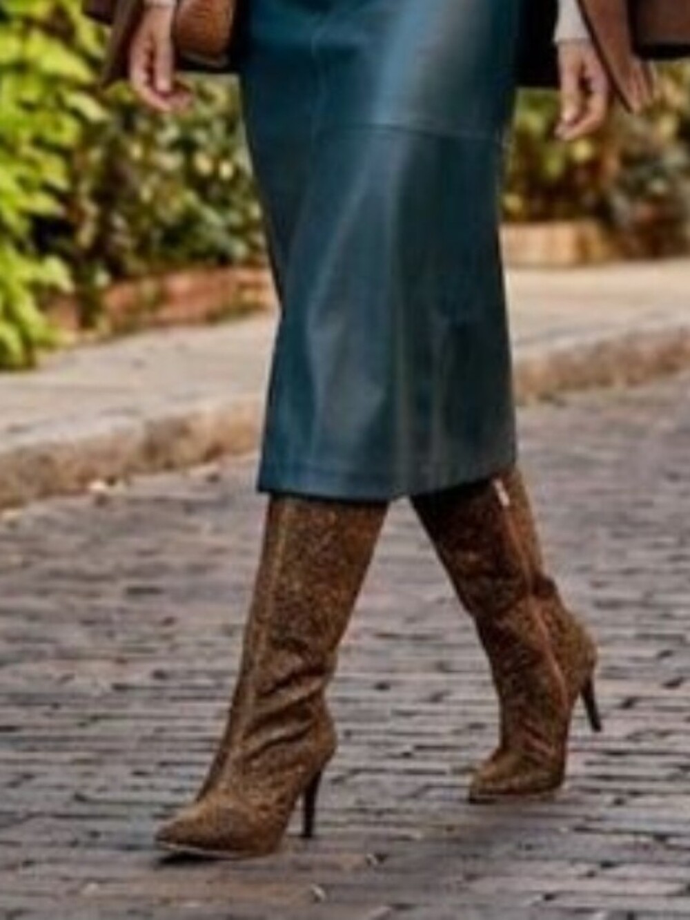 NWOT Nicole Miller New York Pointed Toe Bronze Glitter Boots Size 7m